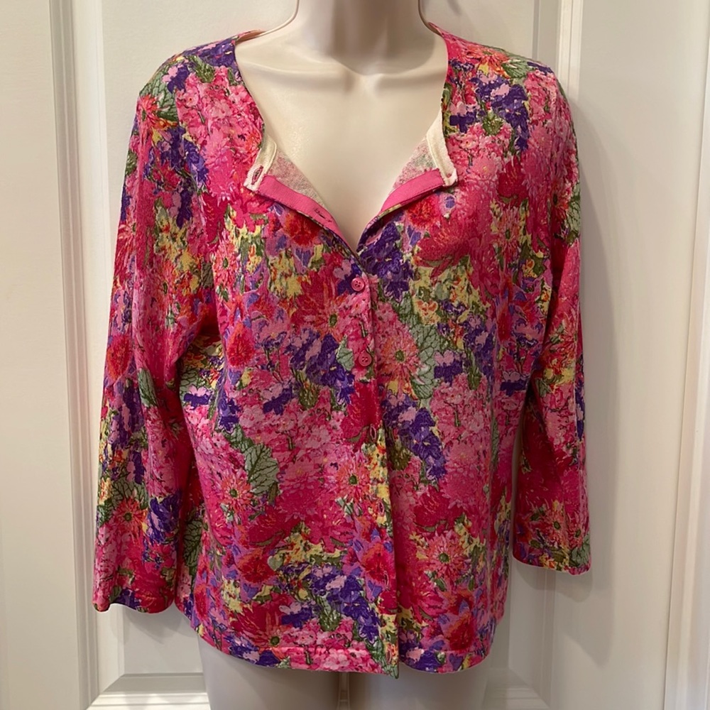 Garnet Hill Summer weight cardigan with 3/4 length sleeves. Size M